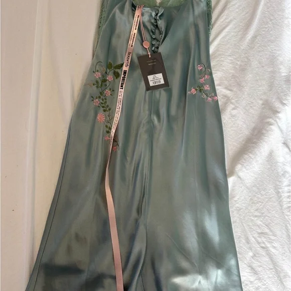 House of CB Green Satin Chemise with Floral Embroidery - Picture 3 of 5